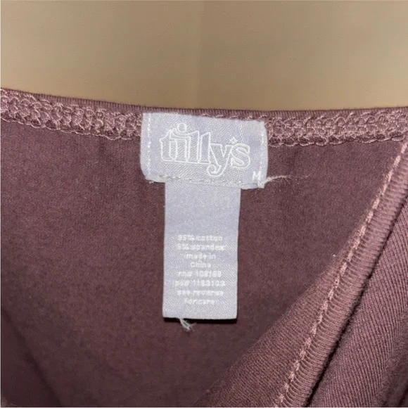 Set of Two Tank Tops Size Medium - Picture 7 of 7